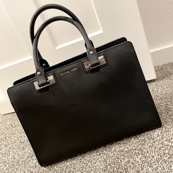 Michael Kors Large Quinn Black Leather Satchel - Picture 10 of 11